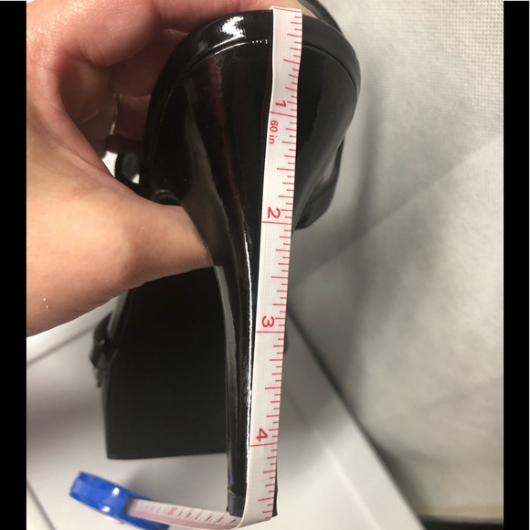 BCBG heels - Picture 8 of 8